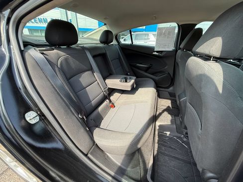 Certified 2018 Chevrolet Cruze LT w/ Convenience Package FWD image 29