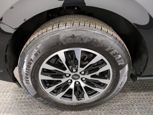 Used 2025 Ford Expedition Platinum AWD/4WD image 7