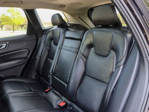 Used 2021 Volvo XC60 T6 Momentum w/ Premium Package AWD/4WD image 17
