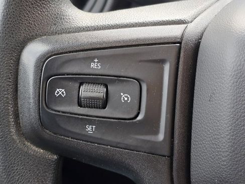 Used 2022 Chevrolet Silverado 2500 Custom w/ Custom Value Package image 12