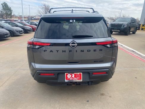 Used 2022 Nissan Pathfinder SV w/ SV Premium Package image 4