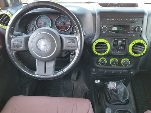 Used 2012 Jeep Wrangler Unlimited Rubicon AWD/4WD image 9