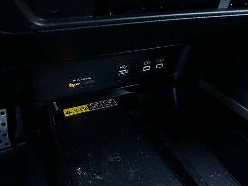 Used 2025 Toyota Camry SE image 25