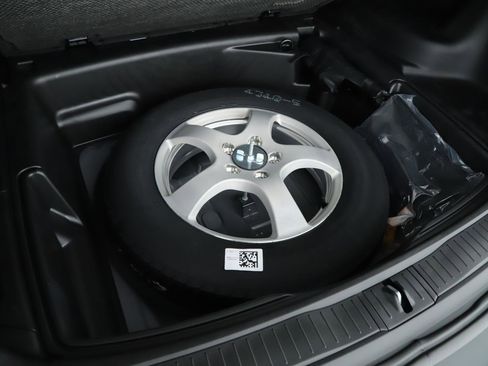 New 2025 Jeep Grand Cherokee Altitude image 18