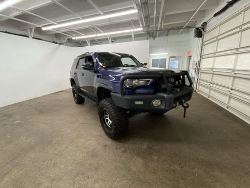 Used 2016 Toyota 4Runner SR5 Premium image 8