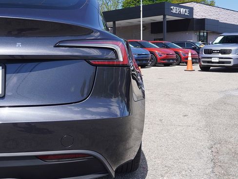 Used 2025 Tesla Model 3 Long Range RWD image 19