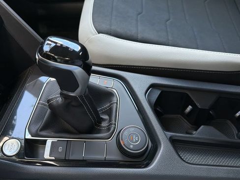 New 2026 Volkswagen Taos SE AWD/4WD image 17