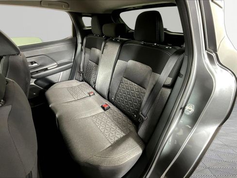 Used 2025 Nissan Kicks SV w/ SV Premium Package image 22