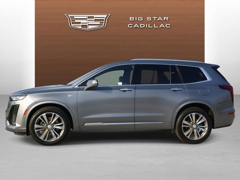 Used 2021 Cadillac XT6 Premium Luxury image 2