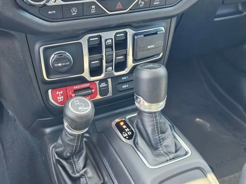 New 2025 Jeep Gladiator Willys image 25