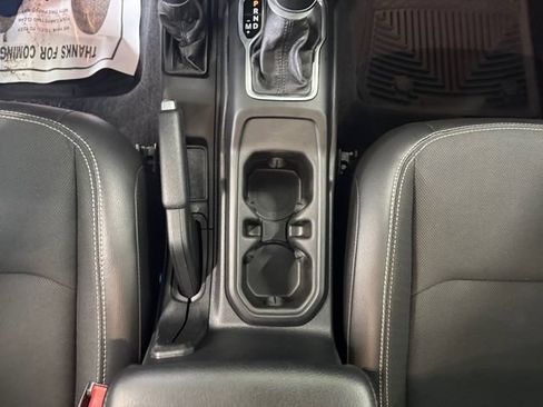 Used 2023 Jeep Gladiator Sport AWD/4WD image 17