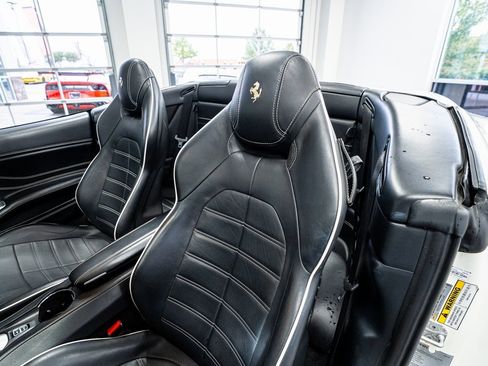 Used 2016 Ferrari California T image 41