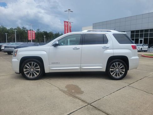 Used 2017 GMC Terrain Denali FWD image 2