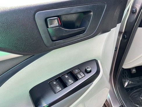 Used 2015 Toyota Highlander LE FWD image 22