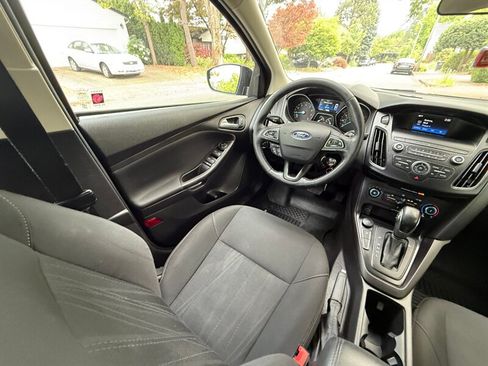 Used 2018 Ford Focus SE w/ Cold Weather Package FWD image 16