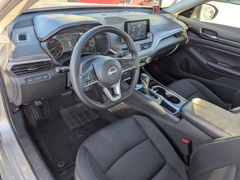 Used 2024 Nissan Altima 2.5 SV FWD image 24
