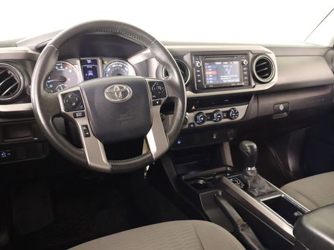 Used 2017 Toyota Tacoma 4x4 Double Cab image 2