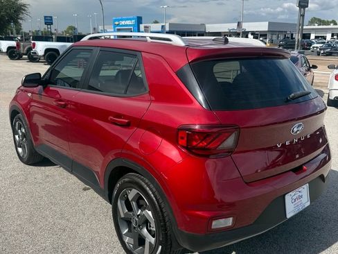 Used 2024 Hyundai Venue Limited FWD image 5