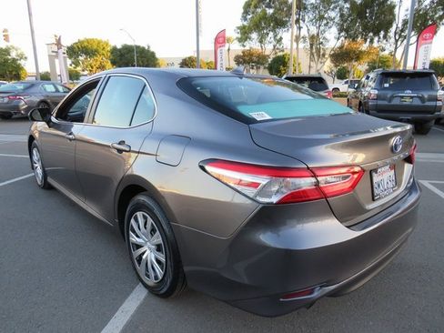 Used 2020 Toyota Camry LE image 8