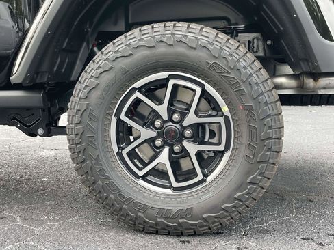 New 2025 Jeep Gladiator Rubicon image 36