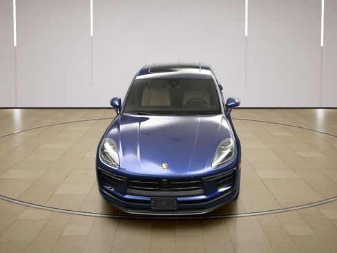 Certified 2023 Porsche Macan AWD/4WD image 41