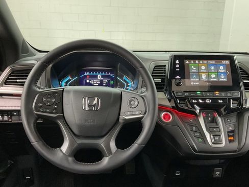 Certified 2023 Honda Odyssey Sport image 9