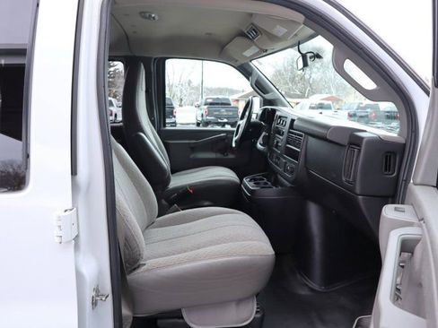 Used 2017 GMC Savana 3500 LS image 16