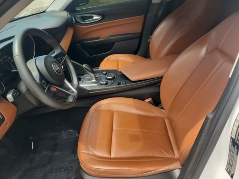 Used 2017 Alfa Romeo Giulia RWD image 16