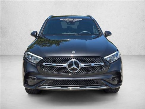 Used 2025 Mercedes-Benz GLC 350e 4MATIC image 2