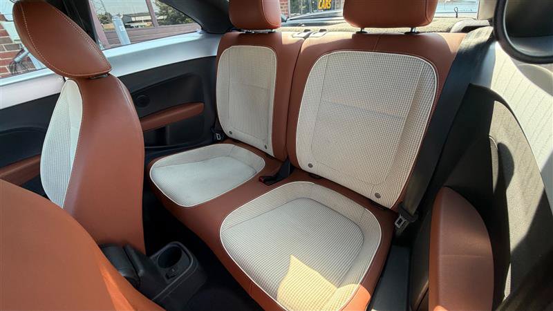 Used 2015 Volkswagen Beetle 1.8T Classic FWD image 6