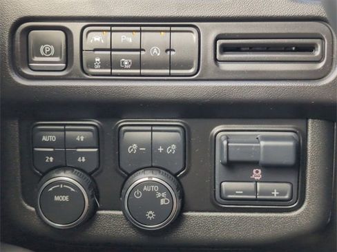 Used 2024 Chevrolet Suburban RST w/ Luxury Package image 17