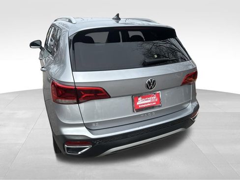 Used 2024 Volkswagen Taos SE FWD image 18