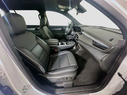 Used 2025 Buick Enclave Preferred FWD image 34