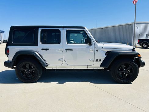 Used 2022 Jeep Wrangler Unlimited Sport AWD/4WD image 34