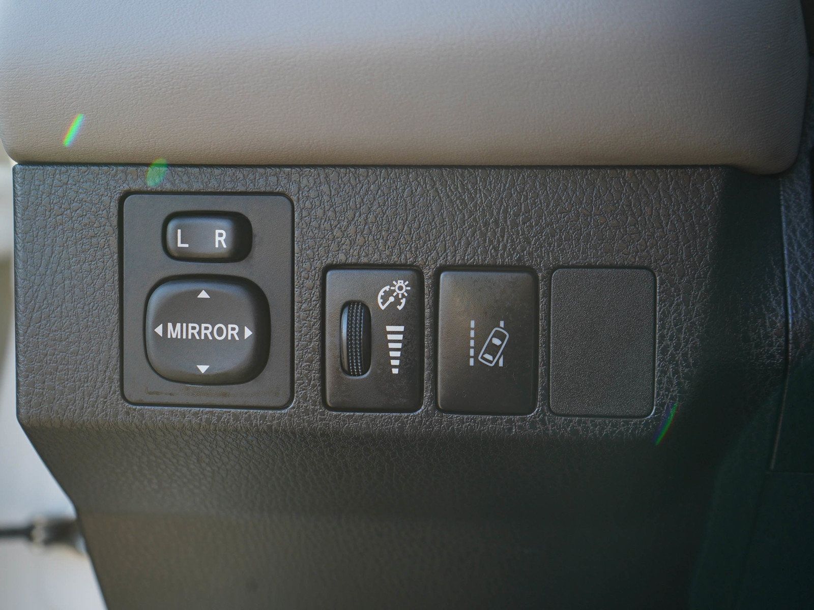Used 2018 Toyota RAV4 Limited AWD/4WD image 26
