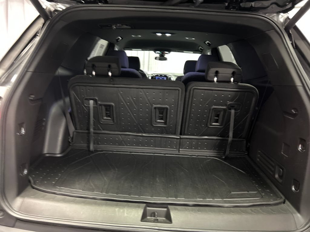 Used 2023 Chevrolet Traverse LT FWD image 25