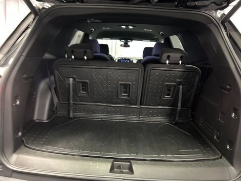 Used 2023 Chevrolet Traverse LT FWD image 25