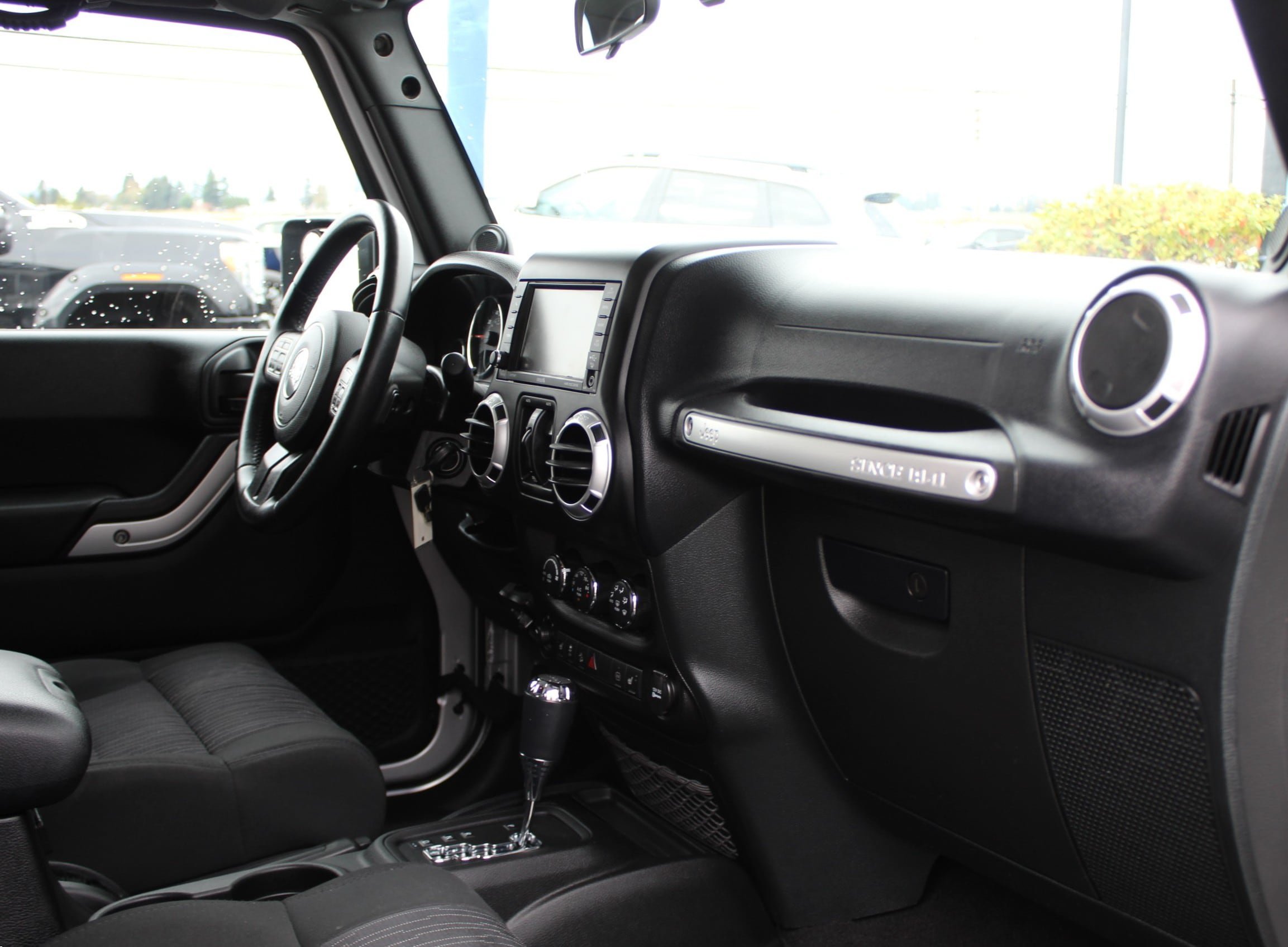 Used 2012 Jeep Wrangler Unlimited Sahara w/ Connectivity Group AWD/4WD image 23