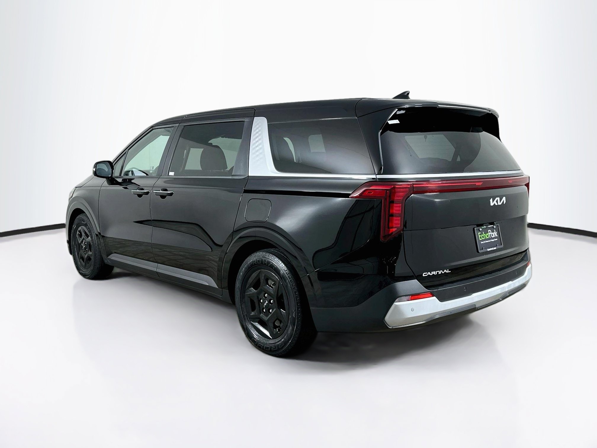 Used 2026 Kia Carnival FWD image 5