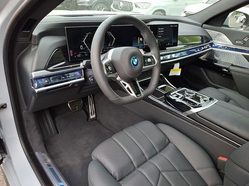 Used 2026 BMW 750e xDrive AWD/4WD image 9