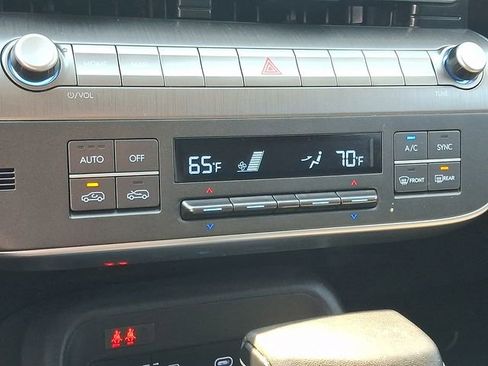 Used 2024 Hyundai Kona SEL AWD/4WD image 15