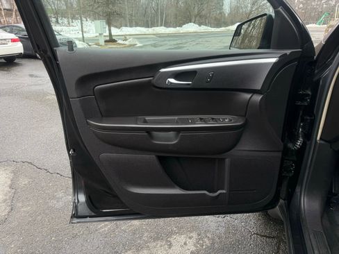 Used 2009 Chevrolet Traverse LT image 18