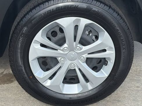 Used 2025 Chevrolet Trax LS FWD image 29
