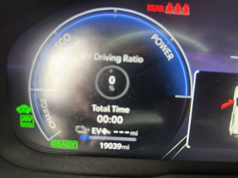 Used 2024 Toyota RAV4 XSE AWD/4WD image 23