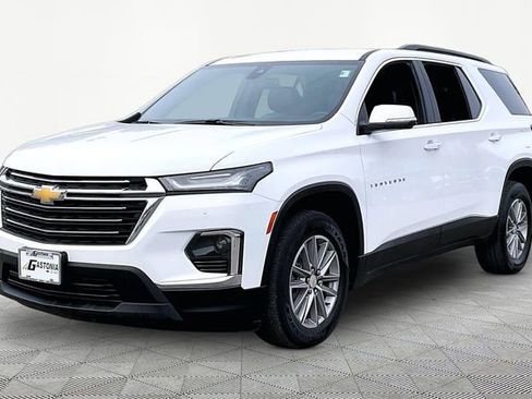 Used 2023 Chevrolet Traverse LT image 3