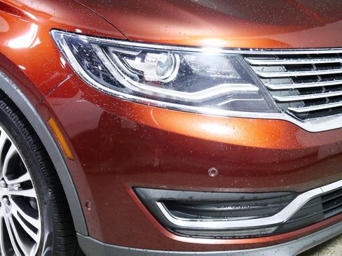 Used 2016 Lincoln MKX Reserve w/ Technology Package FWD image 16