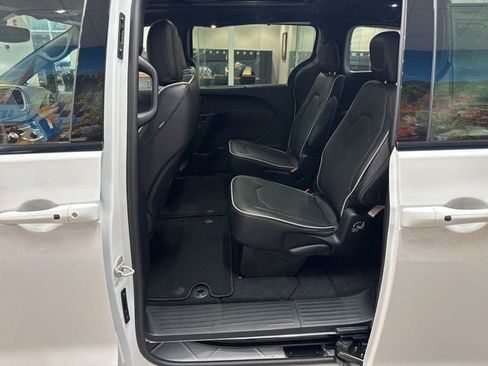New 2026 Chrysler Pacifica Limited w/ S Appearance Package image 34