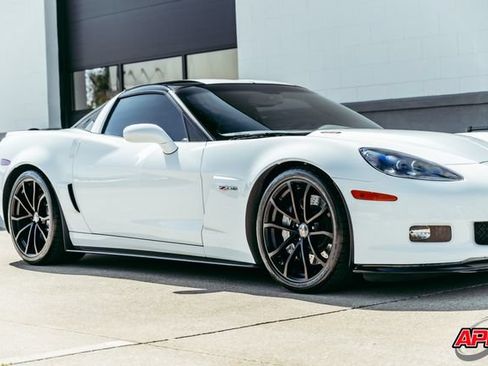 Used 2013 Chevrolet Corvette Z06 w/ 3LZ Preferred Equipment Group RWD image 59