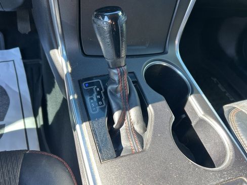 Used 2015 Toyota Camry SE image 9