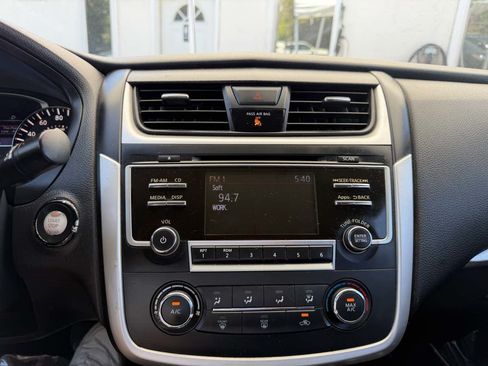 Used 2016 Nissan Altima 2.5 S w/ Power Driver Seat Package FWD image 13